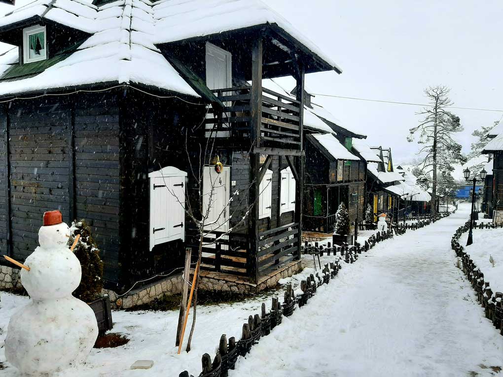 Zimski raspust za decu je pravo uživanje u El Pasu na Zlatiboru. Deca se ovde mogu sankati, praviti sneška, grudvati, uživati u spuštanju na našim gumama na stazi za zimski tjubing.